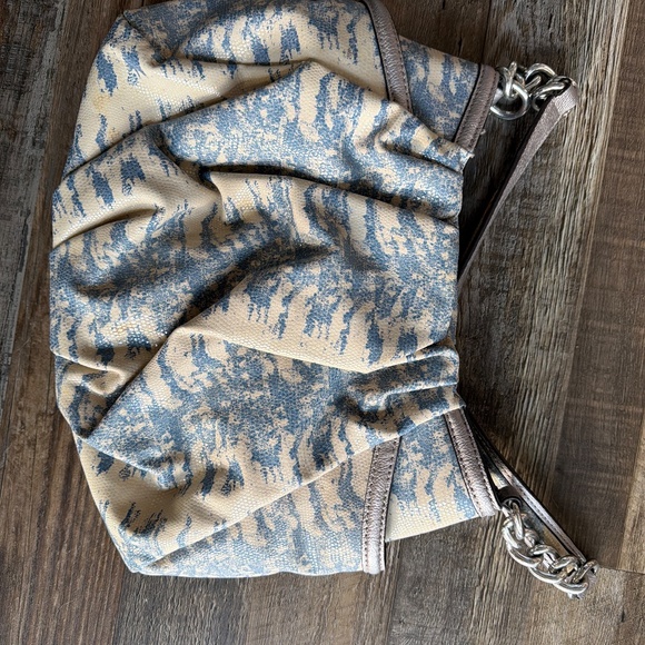 Vera Wang Handbag - Picture 4 of 4